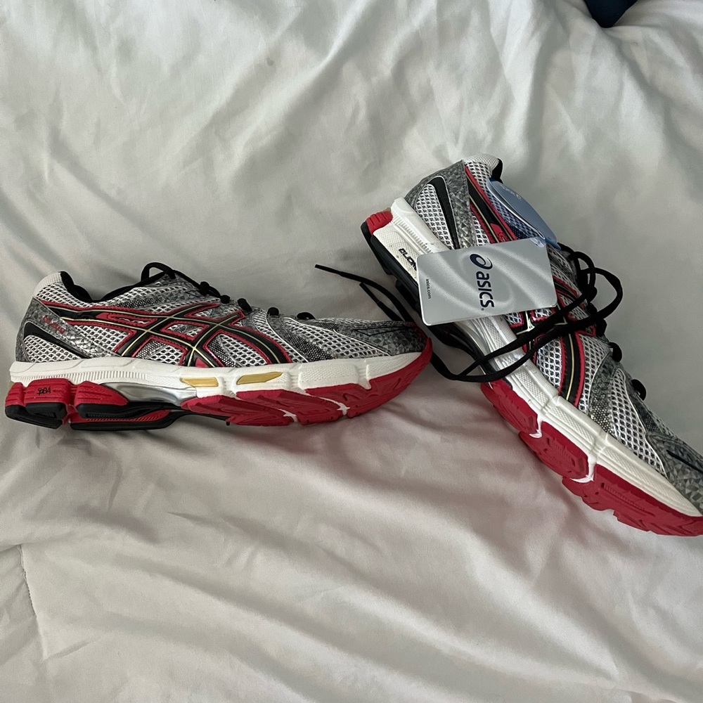 Mens asics sneakers, brand new never worn!